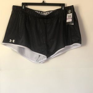 NWT women’s under armour running shorts !